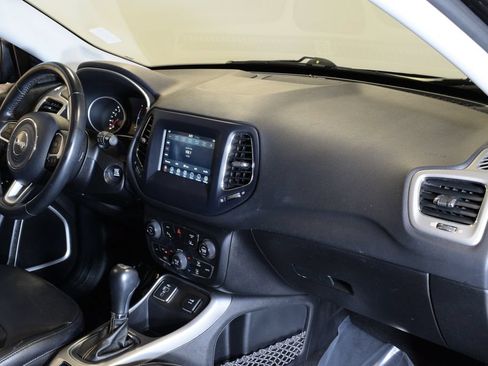 Used 2020 Jeep Compass Latitude FWD image 32