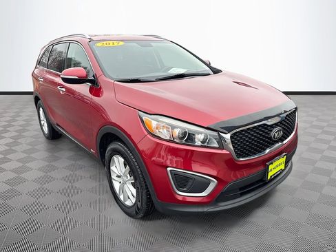 Used 2017 Kia Sorento LX image 3