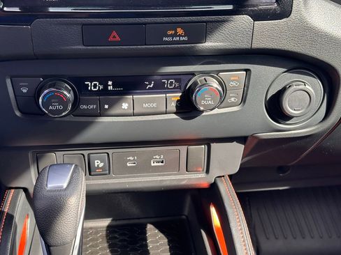 Used 2022 Nissan Frontier PRO-4X w/ Technology Package image 29