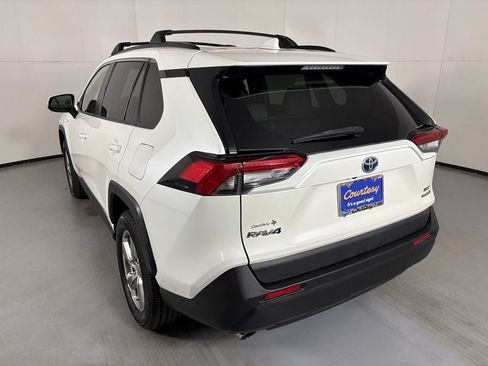 Used 2021 Toyota RAV4 XLE Premium AWD/4WD image 6