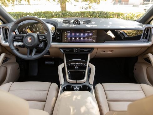 New 2026 Porsche Cayenne Coupe AWD/4WD image 12