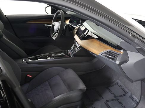 Used 2023 Audi e-tron GT Premium Plus image 26