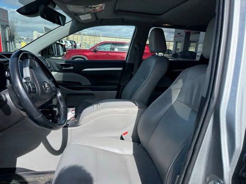 Used 2018 Toyota Highlander XLE AWD/4WD image 7