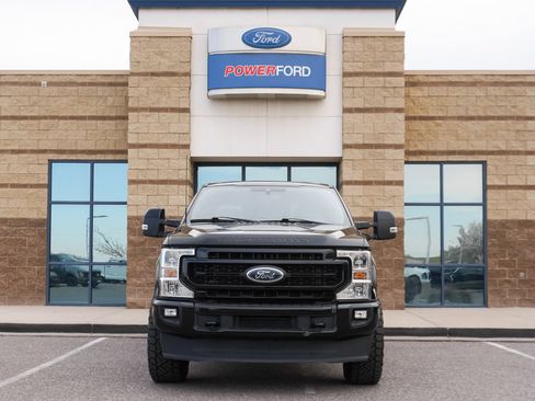 Used 2022 Ford F350 Lariat image 3