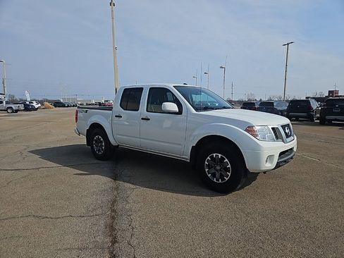 Used 2019 Nissan Frontier PRO-4X image 3