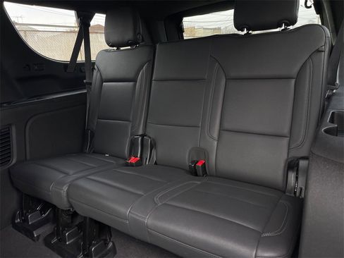 Used 2024 Chevrolet Suburban LT image 22