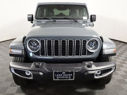 Used 2025 Jeep Wrangler Unlimited Sahara AWD/4WD image 10
