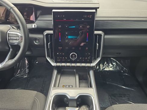 Certified 2025 GMC Acadia Elevation FWD image 12