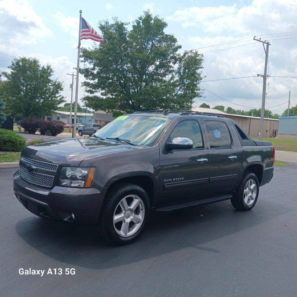 Used 2011 Chevrolet Avalanche LS w/ Regional Value Package AWD/4WD image 1