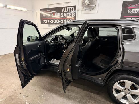 Used 2018 Jeep Compass Latitude w/ Cold Weather Group AWD/4WD image 12