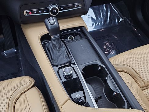 Used 2022 Volvo XC90 T6 Inscription w/ Lounge Package image 39