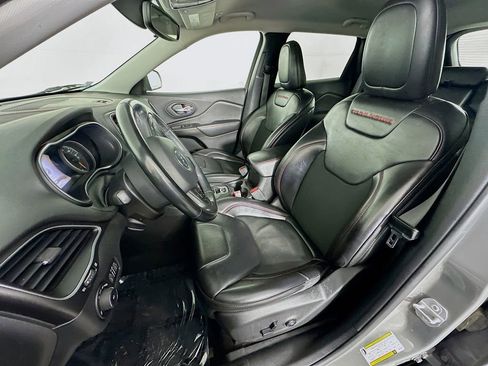 Used 2019 Jeep Cherokee Trailhawk w/ Cold Weather Group image 28