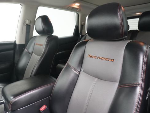 Used 2020 Nissan Pathfinder SL FWD image 11