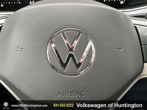 Certified 2025 Volkswagen Taos SE w/ Panoramic Sunroof Package image 25