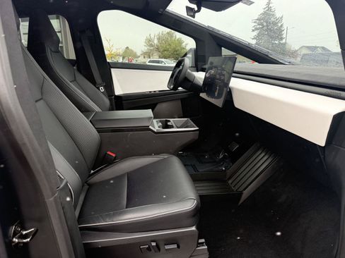Used 2024 Tesla Cybertruck Cyberbeast AWD/4WD image 26
