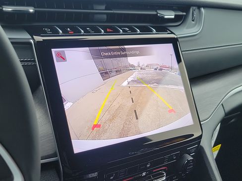 Used 2024 Jeep Grand Cherokee Limited image 18