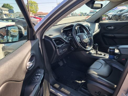 Used 2020 Jeep Cherokee Latitude Plus AWD/4WD image 6