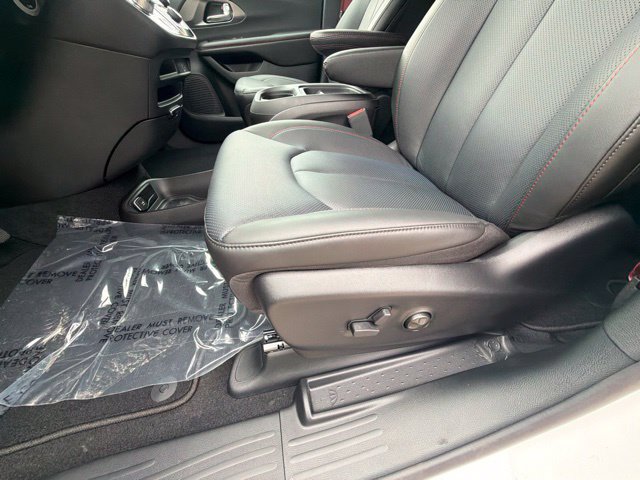 New 2027 Chrysler Pacifica Select FWD image 22