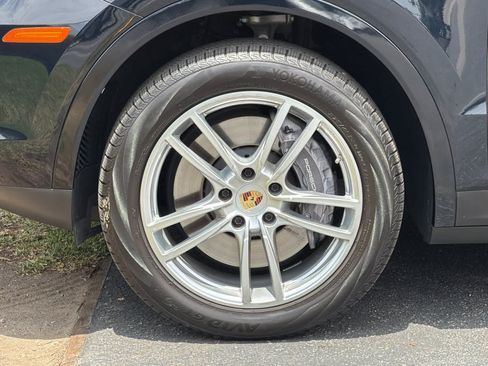 Certified 2023 Porsche Cayenne AWD/4WD image 30