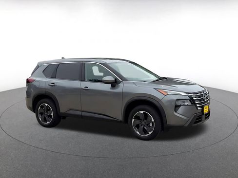 Used 2025 Nissan Rogue SV AWD/4WD image 2