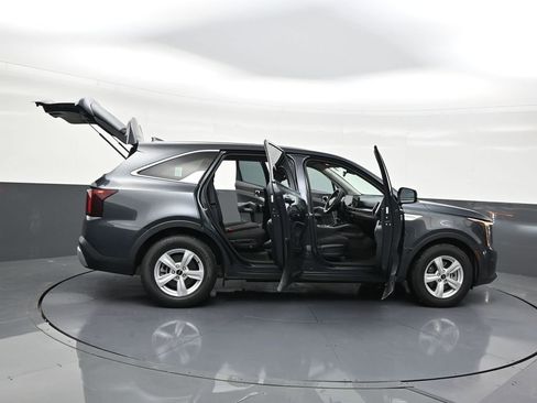Used 2024 Kia Sorento LX image 29