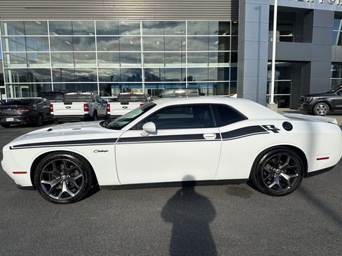 Used 2015 Dodge Challenger R/T Plus image 2