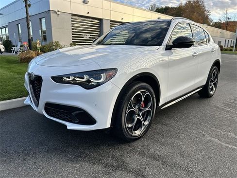 Used 2024 Alfa Romeo Stelvio Veloce image 4