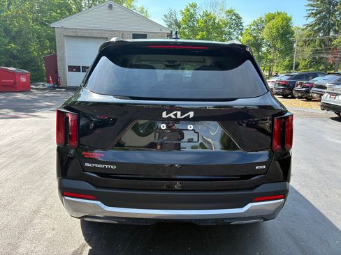 Used 2024 Kia Sorento S AWD/4WD image 7