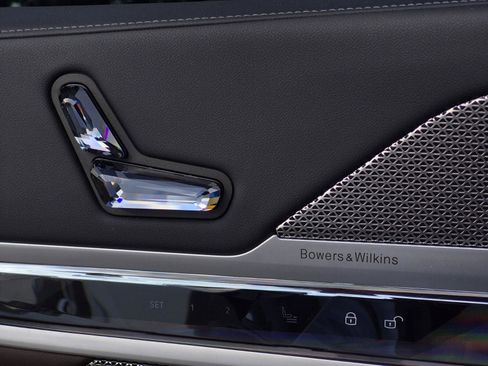 Certified 2023 BMW 760i xDrive w/ Parking Assistance Package image 25