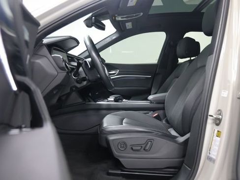 Used 2022 Audi e-tron Premium Plus w/ Premium Plus Package AWD/4WD image 8
