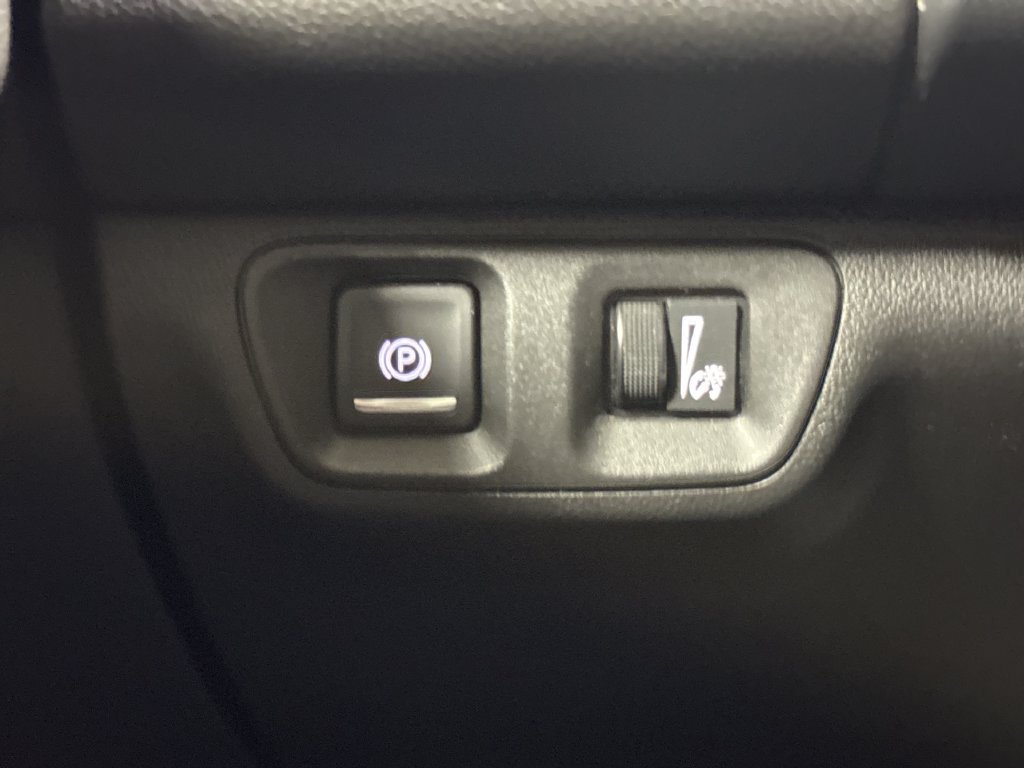 Used 2023 GMC Acadia SLT FWD image 19