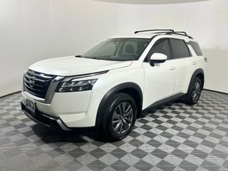 Used 2024 Nissan Pathfinder SV image 1