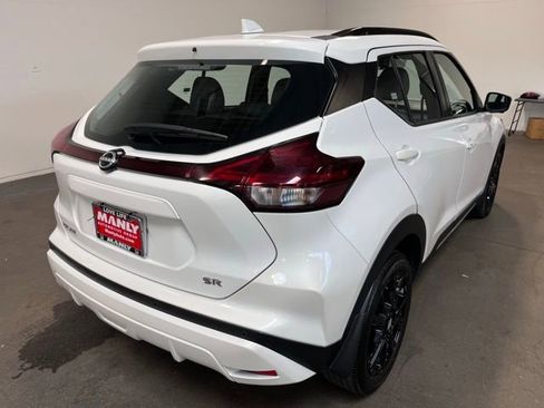 Used 2023 Nissan Kicks SR w/ SR Premium Package image 3