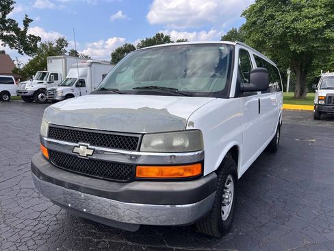 Used 2009 Chevrolet Express 3500 Extended Passenger w/ LT Preferred Equipment Group image 2