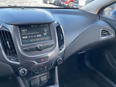 Used 2017 Chevrolet Cruze LT w/ Convenience Package image 11