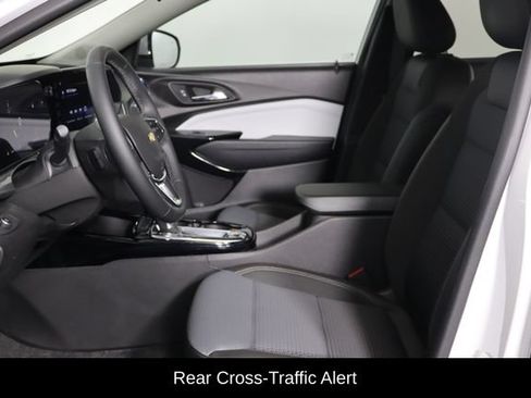 Used 2025 Chevrolet Trax LT w/ Driver Confidence Package FWD image 14
