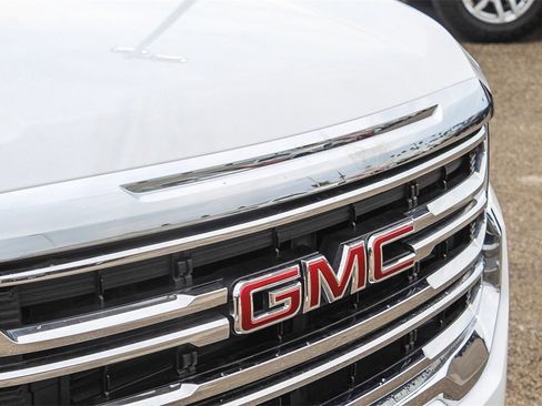 Used 2023 GMC Acadia SLT image 9