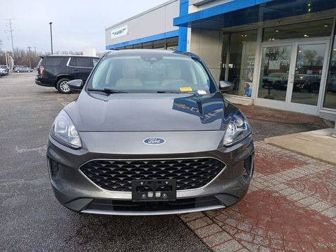 Used 2020 Ford Escape SE image 3