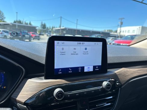 Used 2020 Ford Escape Titanium AWD/4WD image 14