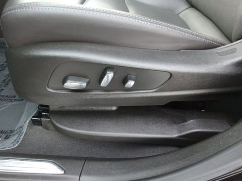 Used 2025 Cadillac XT5 Premium Luxury image 9