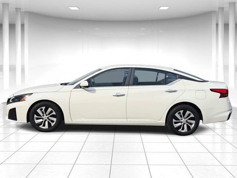Used 2023 Nissan Altima 2.5 S FWD image 2
