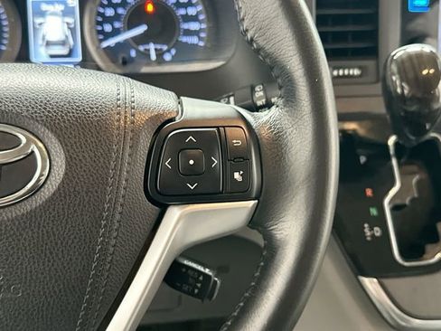 Used 2017 Toyota Sienna XLE Premium FWD image 10