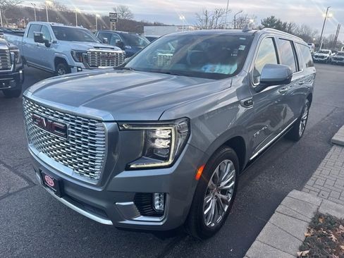 Used 2024 GMC Yukon XL Denali w/ Denali Reserve Package image 3