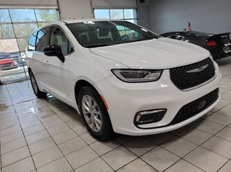 New 2026 Chrysler Pacifica Select video 2