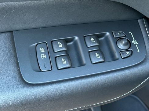 Used 2023 Volvo XC60 T8 Ultimate image 16