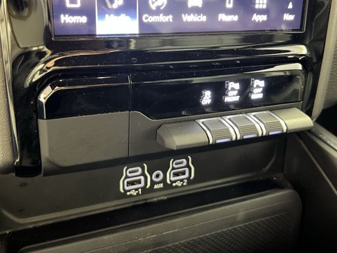 Used 2026 RAM 1500 Laramie AWD/4WD image 33