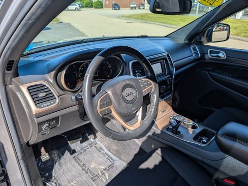 Used 2014 Jeep Grand Cherokee Laredo w/ Trailer Tow Group IV AWD/4WD image 16