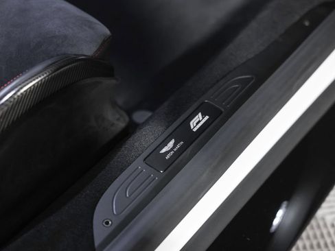 Used 2023 Aston Martin V8 Vantage Coupe RWD image 25