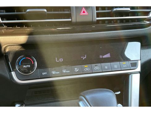 Used 2022 Kia Seltos SX w/ Sunroof Package image 28