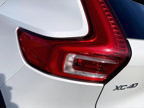 Used 2020 Volvo XC40 T5 Inscription image 22
